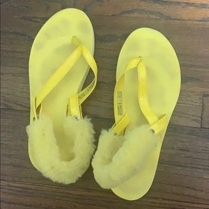 Ugg flip flops